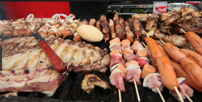Expertos entregan recomendaciones para cuidarse en las comidas durante Fiestas Patrias
