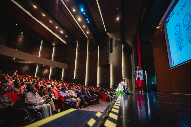 “Brillemos Juntas”: Más de 800 emprendedoras del Maule reciben apoyo de la Universidad de Talca