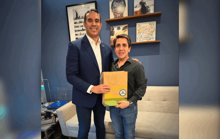 Por su aporte a la cooperación científica: académico chileno es reconocido en República Dominicana