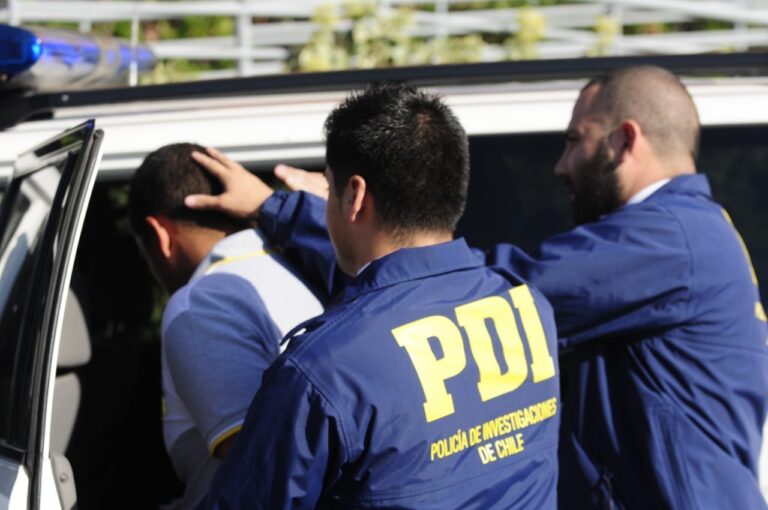Detienen a dos sujetos por robos a vehículos en la vía pública en Talca