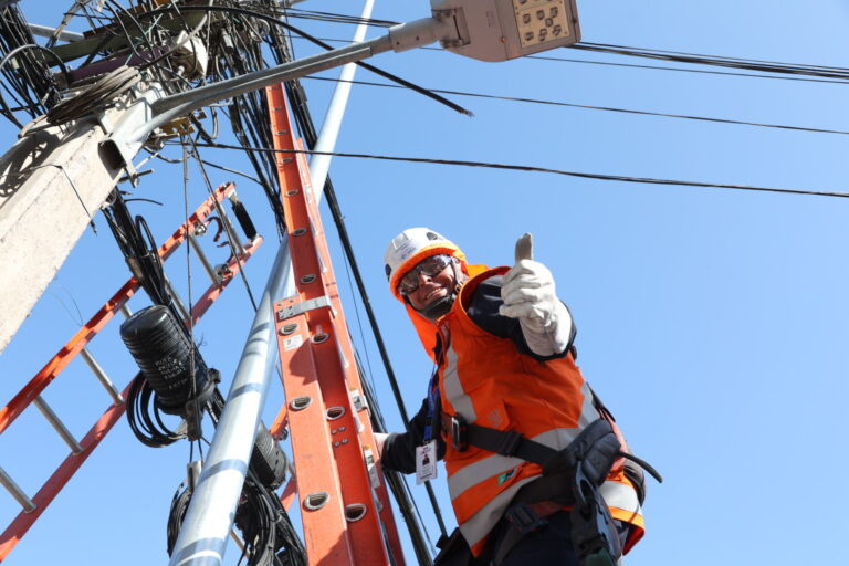 Chile inicia plan nacional para retirar cables en desuso en más de 300 comunas