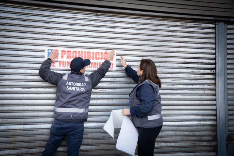 Seremi de Salud prohíbe funcionamiento de reconocido supermercado en Talca por incumplimientos sanitarios